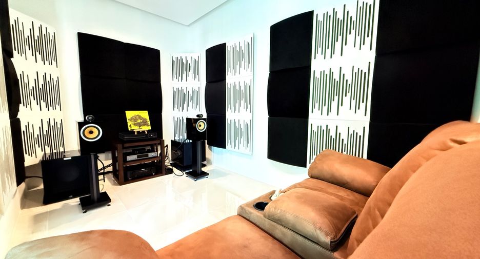 For sale 4 bedrooms townhouse in East Pattaya, Pattaya