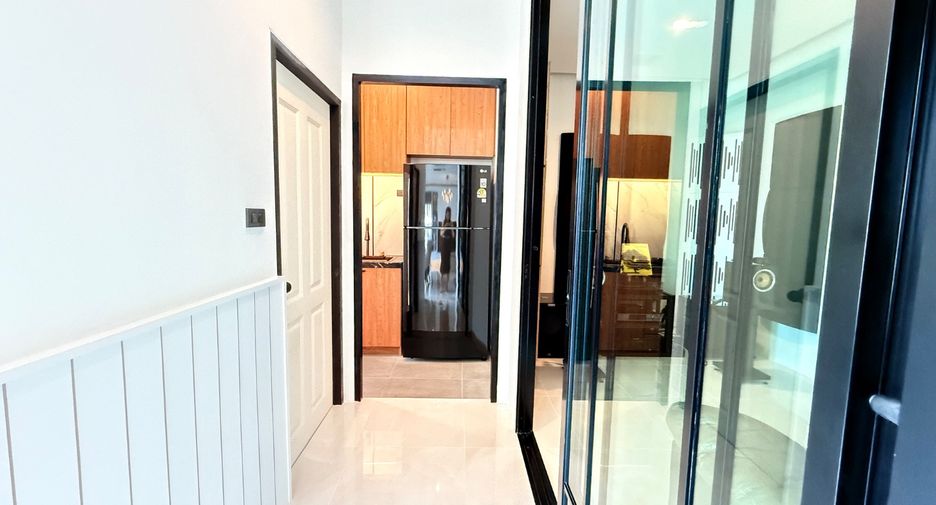 For sale 4 bedrooms townhouse in East Pattaya, Pattaya