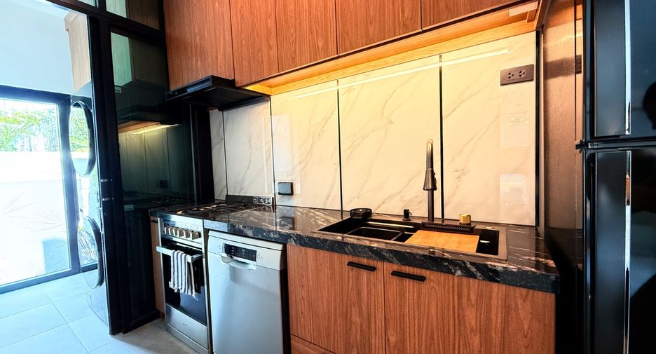 For sale 4 bedrooms townhouse in East Pattaya, Pattaya