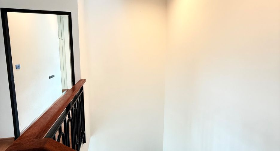 For sale 4 bedrooms townhouse in East Pattaya, Pattaya