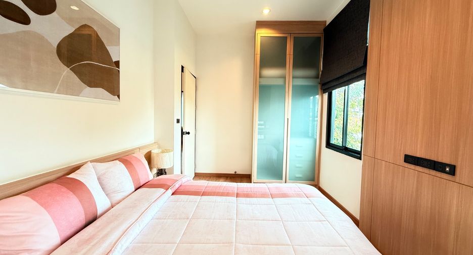 For sale 4 bedrooms townhouse in East Pattaya, Pattaya