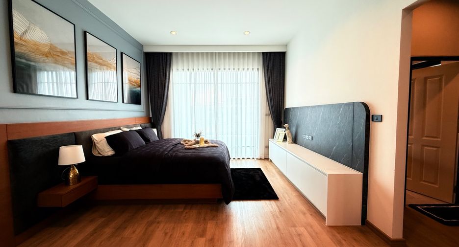 For sale 4 bedrooms townhouse in East Pattaya, Pattaya