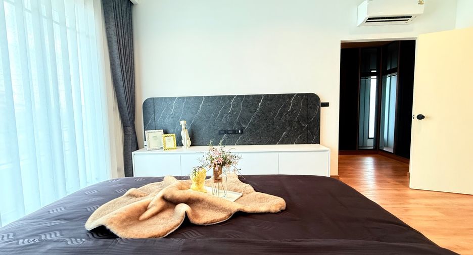 For sale 4 bedrooms townhouse in East Pattaya, Pattaya