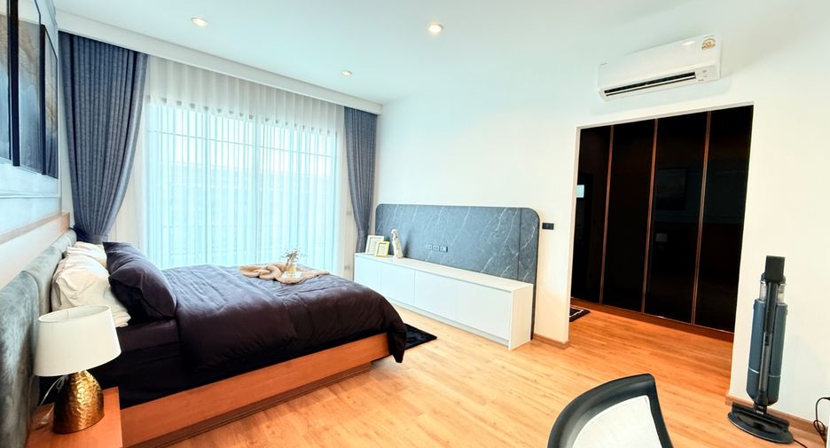 For sale 4 bedrooms townhouse in East Pattaya, Pattaya
