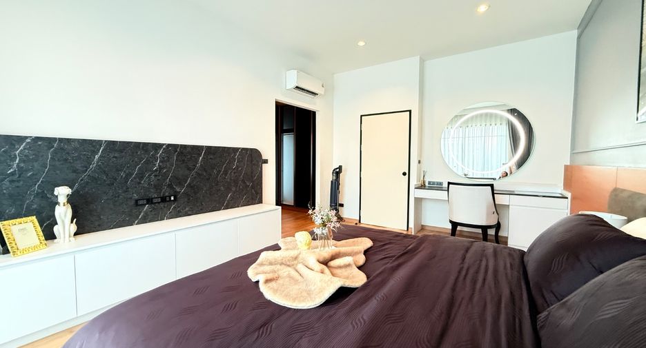 For sale 4 bedrooms townhouse in East Pattaya, Pattaya