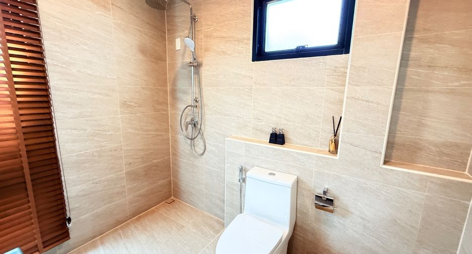 For sale 4 bedrooms townhouse in East Pattaya, Pattaya