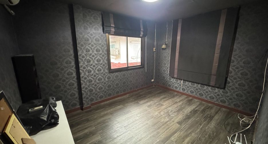 Haus zum Kauf mit 5 Zimmer in Mueang Nonthaburi, Nonthaburi