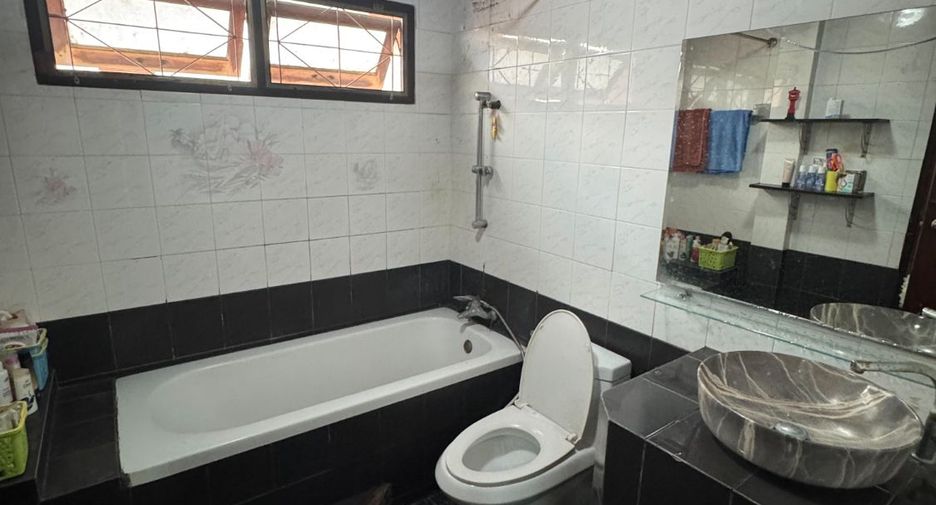 Haus zum Kauf mit 5 Zimmer in Mueang Nonthaburi, Nonthaburi