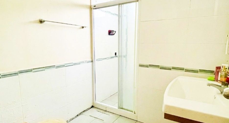 À vendre 3 chambres maison à Bang Khun Thian, Bangkok