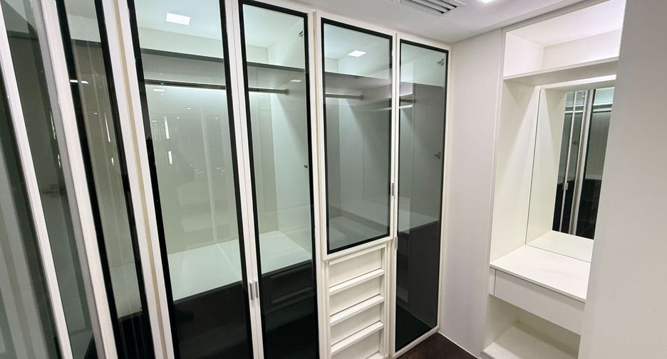 For sale 3 bedrooms condo in Yan Nawa, Bangkok