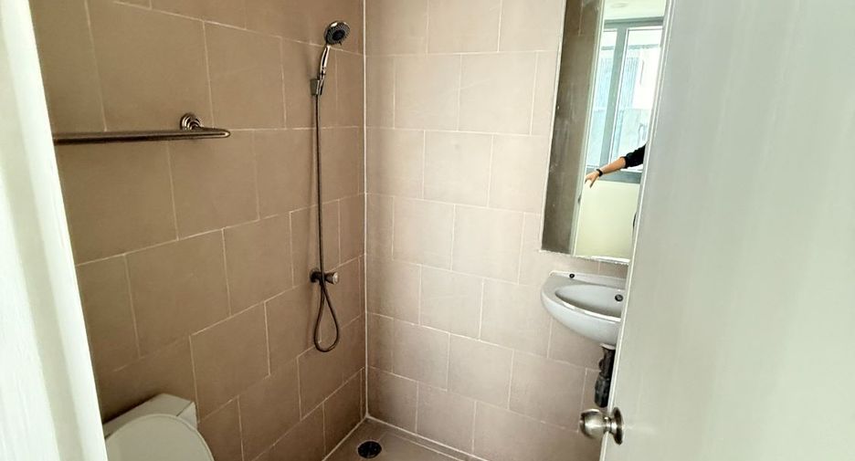 For sale 3 bedrooms condo in Yan Nawa, Bangkok