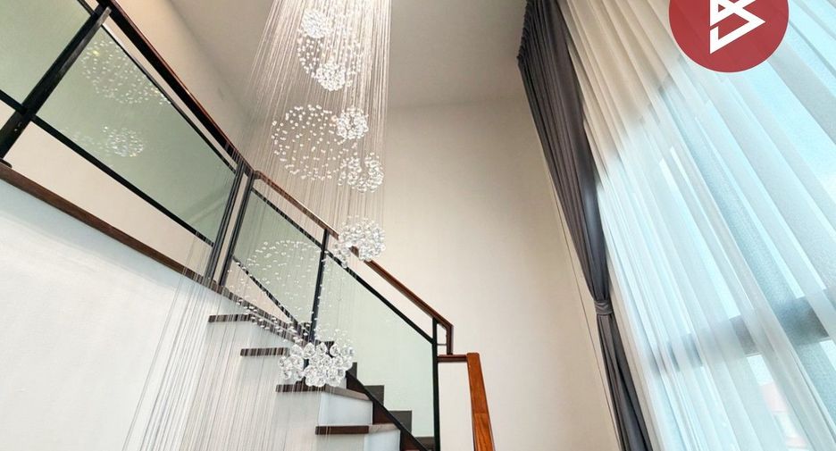 For sale 4 bedrooms house in Wang Thonglang, Bangkok
