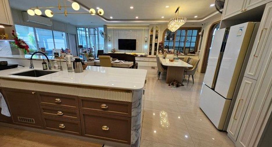 Casa en venta de 4 habitaciones en Bang Kruai, Nonthaburi