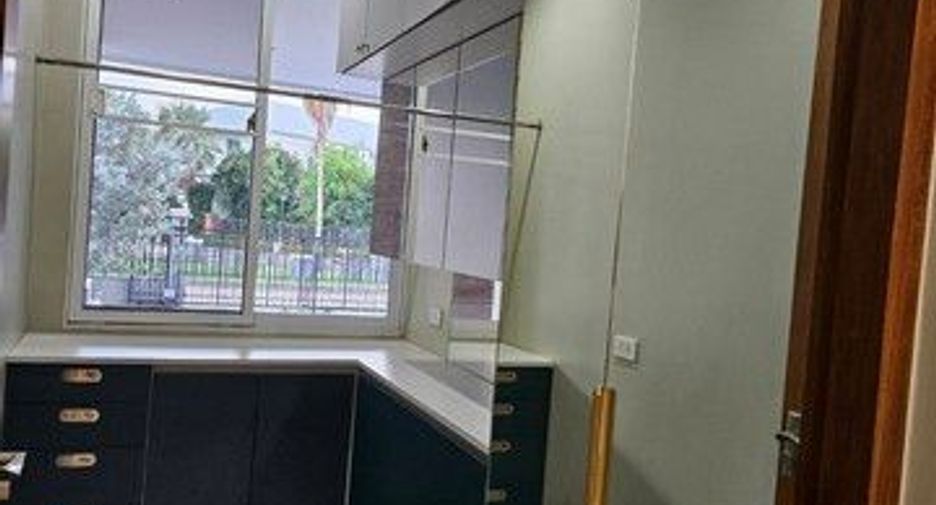 Casa en venta de 4 habitaciones en Bang Kruai, Nonthaburi