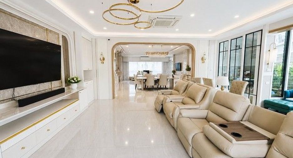 Casa en venta de 4 habitaciones en Bang Kruai, Nonthaburi