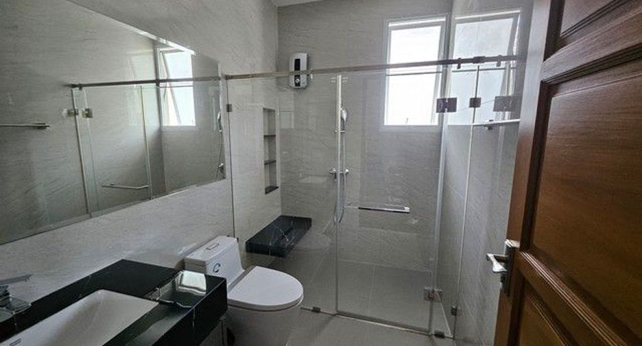 Casa en venta de 4 habitaciones en Bang Kruai, Nonthaburi