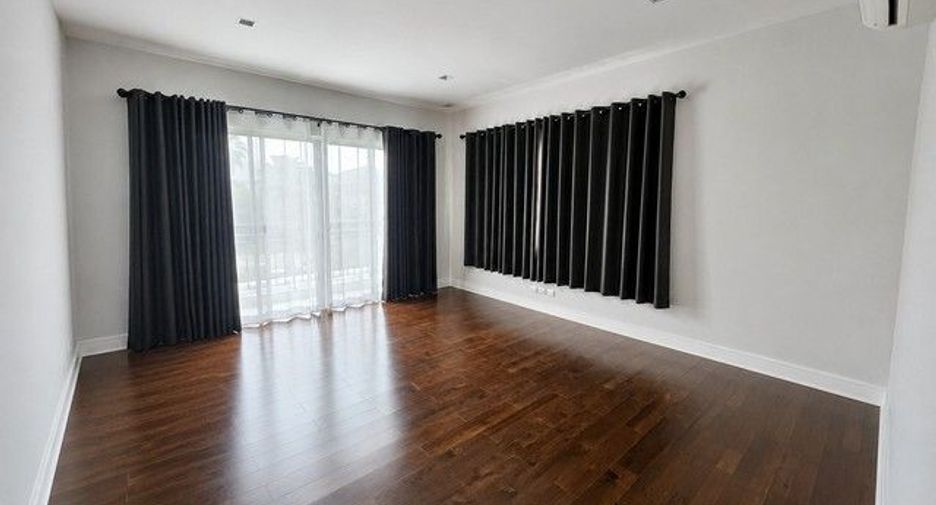 Casa en venta de 4 habitaciones en Bang Kruai, Nonthaburi