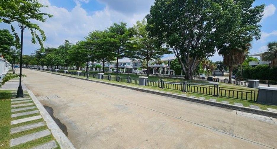Casa en venta de 4 habitaciones en Bang Kruai, Nonthaburi