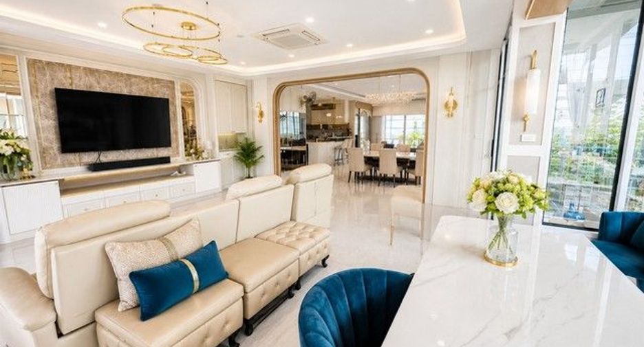 Casa en venta de 4 habitaciones en Bang Kruai, Nonthaburi