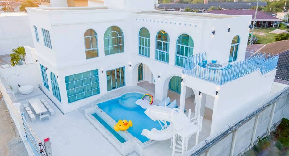 For sale 5 bedrooms villa in East Pattaya, Pattaya