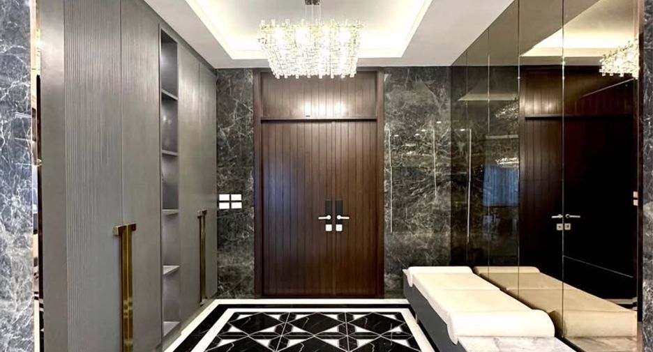 Haus zur Miete und zum Kauf mit 5 Zimmer in Taling Chan, Bangkok