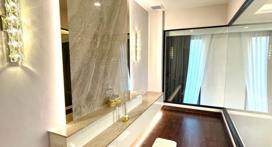 Haus zur Miete und zum Kauf mit 5 Zimmer in Taling Chan, Bangkok