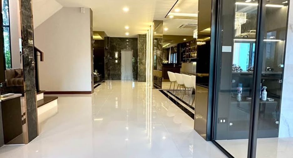 Haus zur Miete und zum Kauf mit 5 Zimmer in Taling Chan, Bangkok