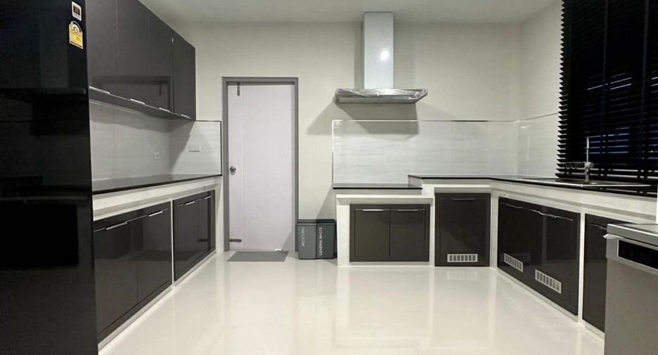 Haus zur Miete und zum Kauf mit 5 Zimmer in Taling Chan, Bangkok