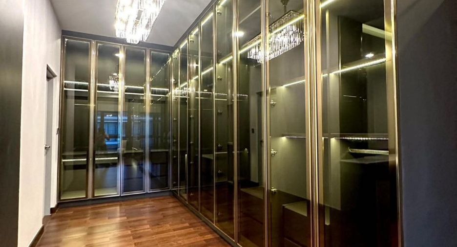 Haus zur Miete und zum Kauf mit 5 Zimmer in Taling Chan, Bangkok