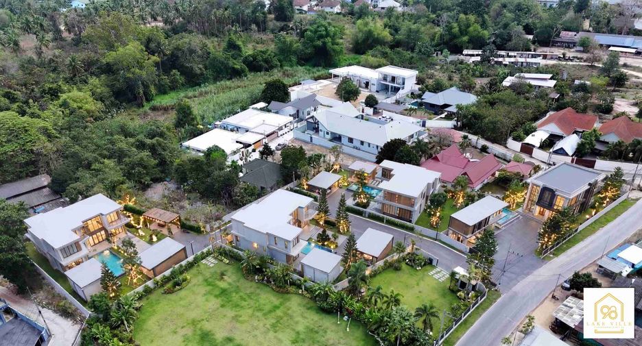 For sale 4 bedrooms house in East Pattaya, Pattaya
