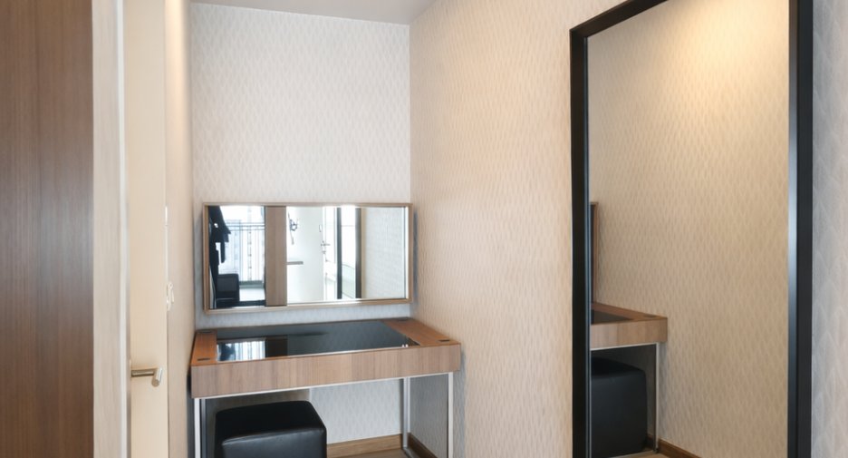 For sale 1 bed condo in Khlong Toei, Bangkok