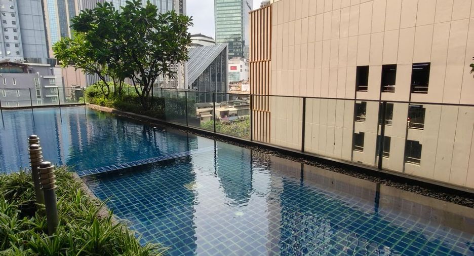 For sale 1 bed condo in Khlong Toei, Bangkok