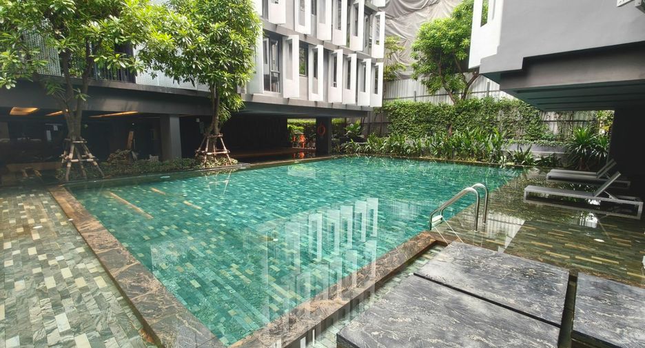For sale 2 bedrooms condo in Watthana, Bangkok
