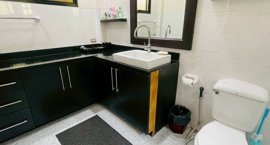 For sale 3 bedrooms house in Mueang Chiang Mai, Chiang Mai