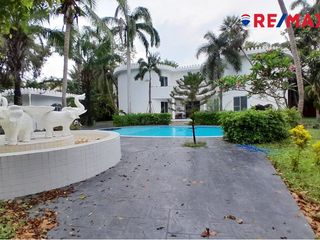 For sale 8 bedrooms house in Bang Lamung, Chonburi