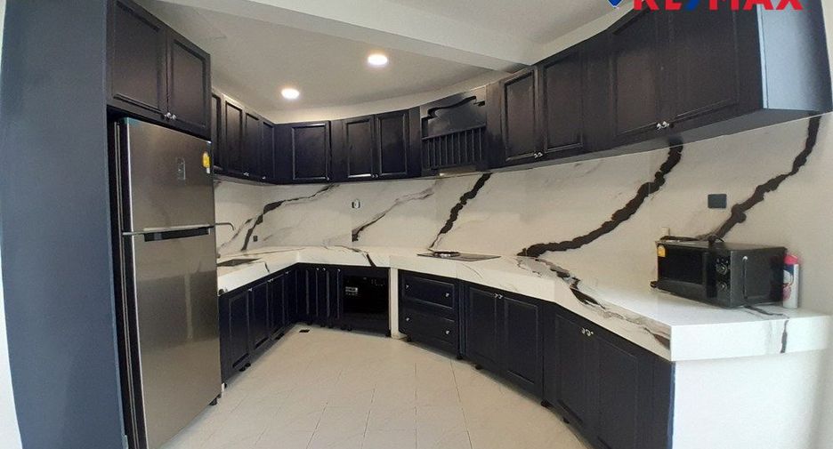 For sale 8 bedrooms house in East Pattaya, Pattaya