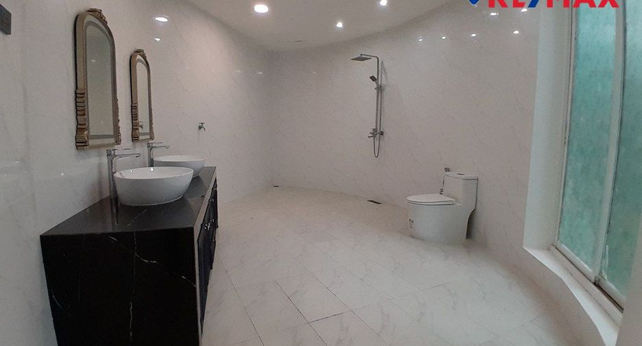 For sale 8 bedrooms house in East Pattaya, Pattaya