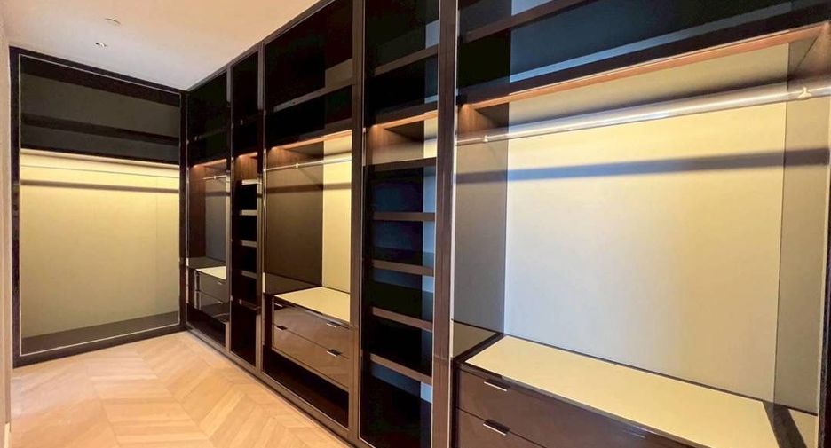 For rent 4 bedrooms condo in Bang Kho Laem, Bangkok