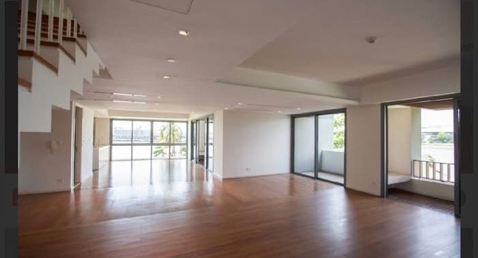 For rent 3 bedrooms condo in Yan Nawa, Bangkok