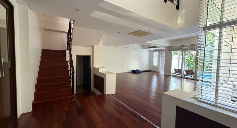 Haus zur Miete mit 4 Zimmer in Khlong Toei, Bangkok
