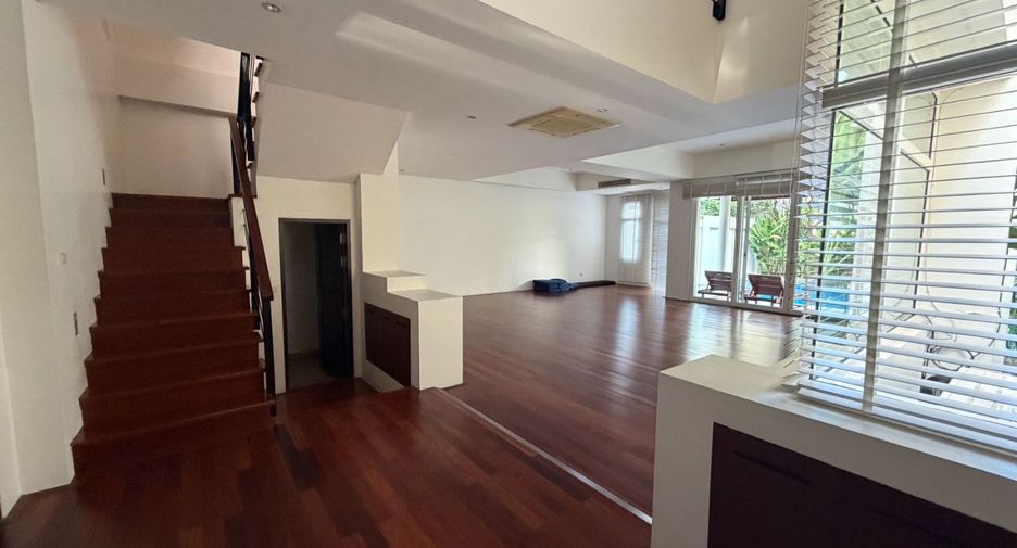 Haus zur Miete mit 4 Zimmer in Khlong Toei, Bangkok