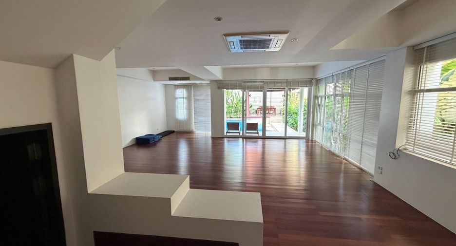 Haus zur Miete mit 4 Zimmer in Khlong Toei, Bangkok