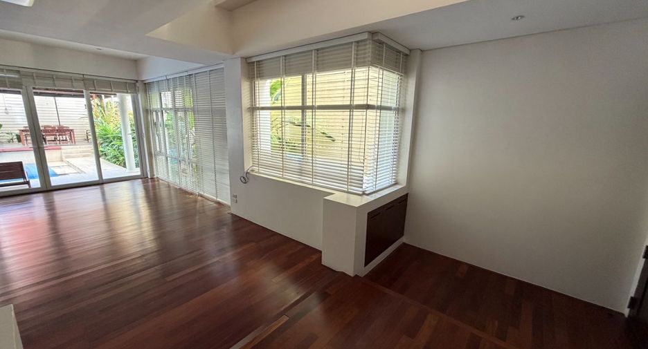 Haus zur Miete mit 4 Zimmer in Khlong Toei, Bangkok