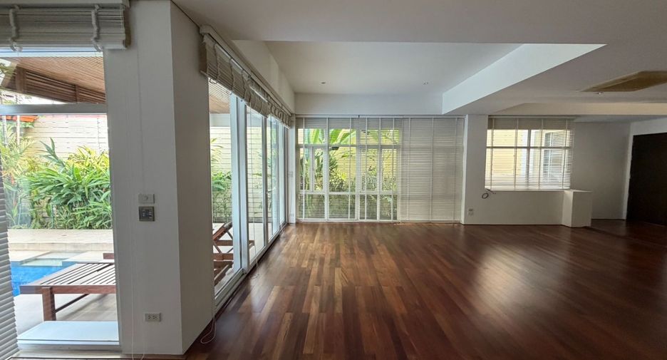Haus zur Miete mit 4 Zimmer in Khlong Toei, Bangkok
