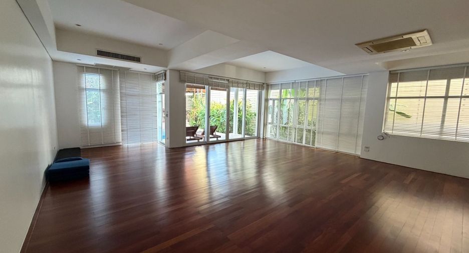 Haus zur Miete mit 4 Zimmer in Khlong Toei, Bangkok