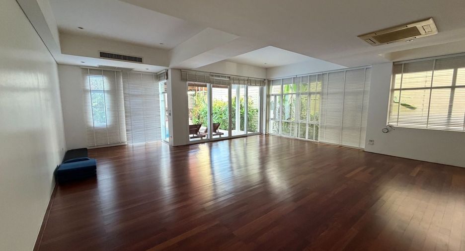 Haus zur Miete mit 4 Zimmer in Khlong Toei, Bangkok