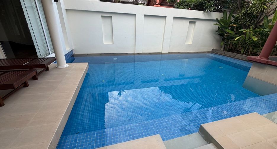 Haus zur Miete mit 4 Zimmer in Khlong Toei, Bangkok