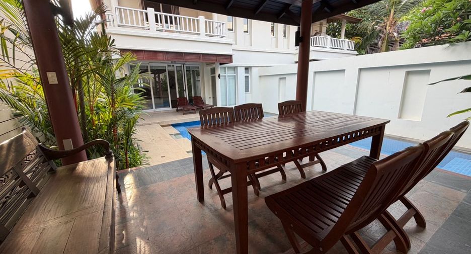 Haus zur Miete mit 4 Zimmer in Khlong Toei, Bangkok