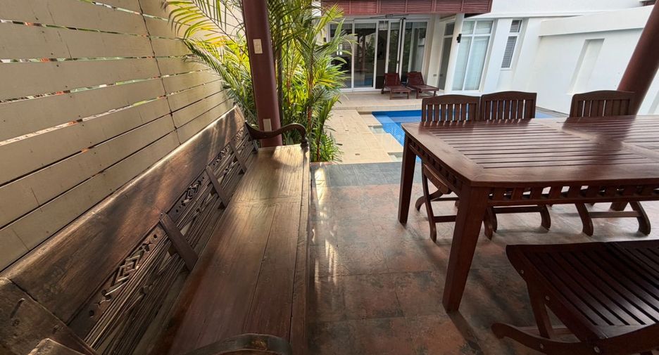 Haus zur Miete mit 4 Zimmer in Khlong Toei, Bangkok