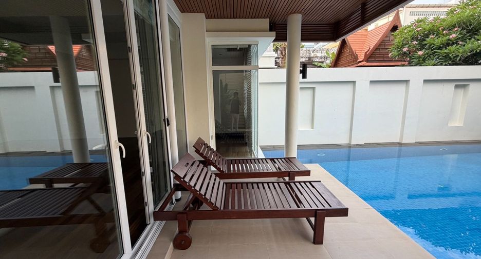 Haus zur Miete mit 4 Zimmer in Khlong Toei, Bangkok